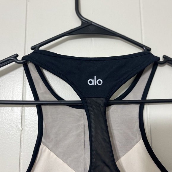 ALO YOGA WOMENS HALF MOON SPORTS BRA IN BLACK SIZE SMALL EUC - Picture 7 of 8